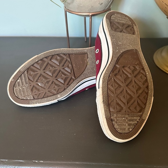 Converse Maroon Sneakers with White Details - Picture 5 of 5